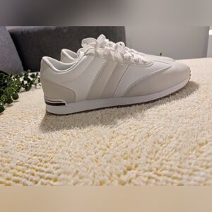 Men's Size 9 Or Women's Size 10.5 Portland White Sneakers NWT